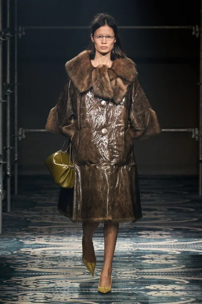 Look 14